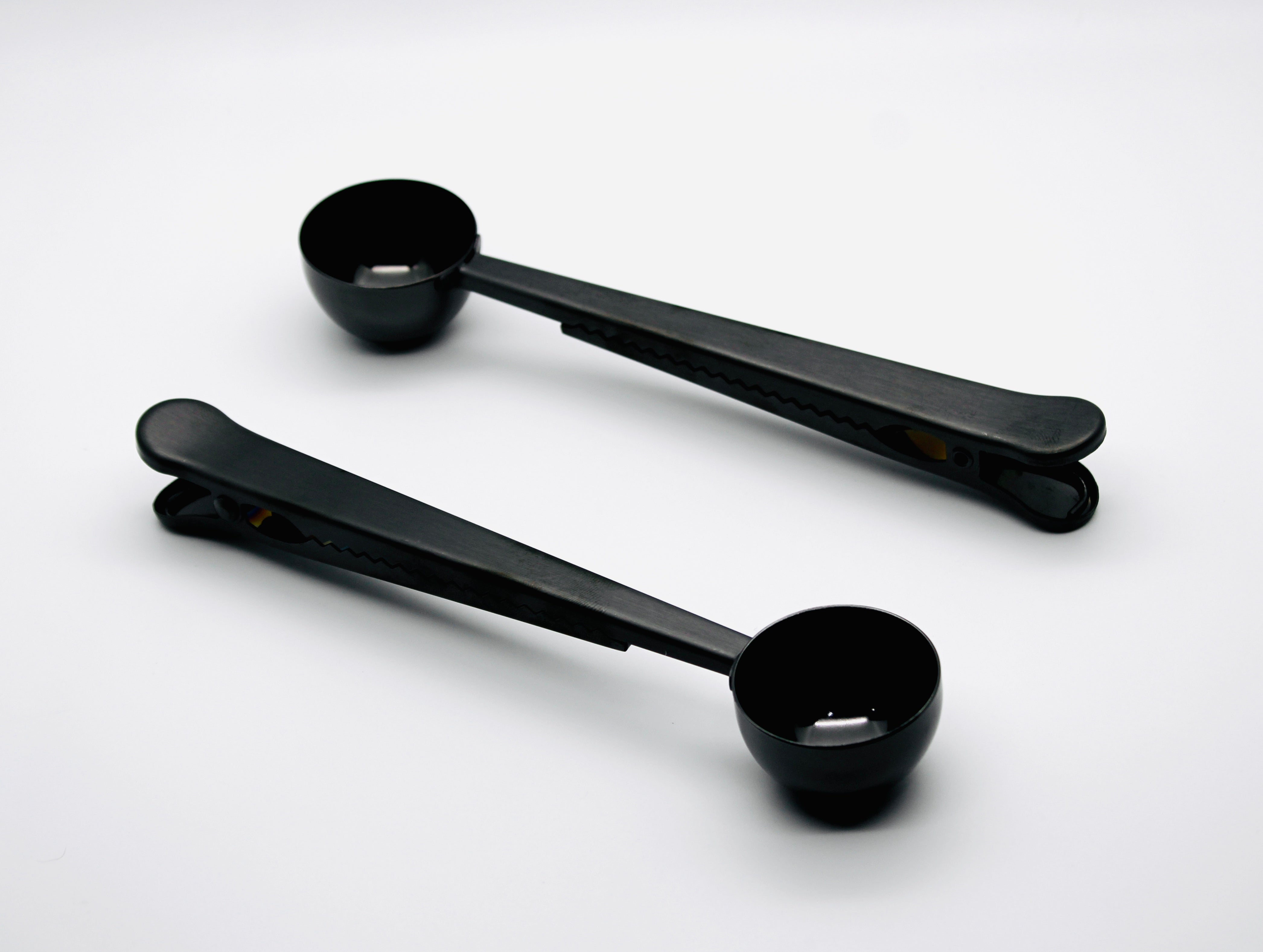 Black finished coffee measuring scoop with bag clip (set of 2)