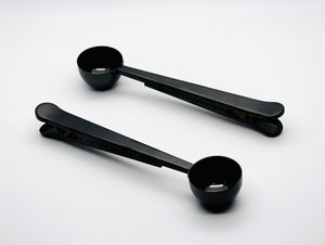 Black finished coffee measuring scoop with bag clip (set of 2)
